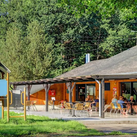 ホリデーパーク Le Hameau De L'ourthe ホッファライズ